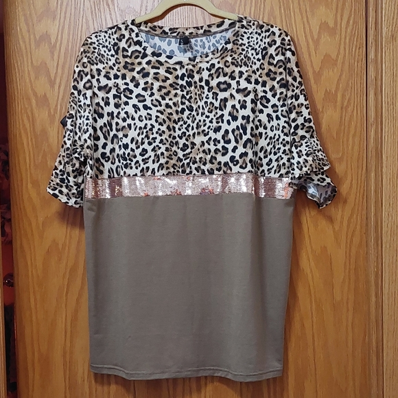 Women's St Jubileens Leopard Print Short Sleeve Top Size Large - Picture 3 of 4